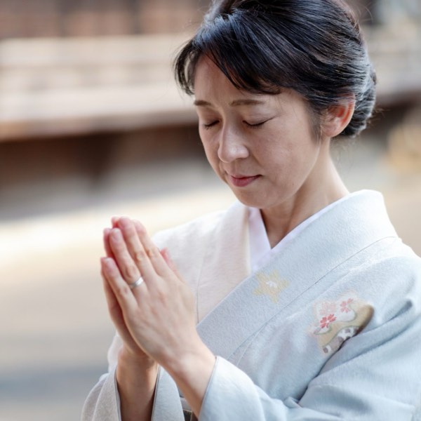 神社與寺廟的神秘面紗!買御守、繪馬該如何選擇?參拜流程你知道嗎?