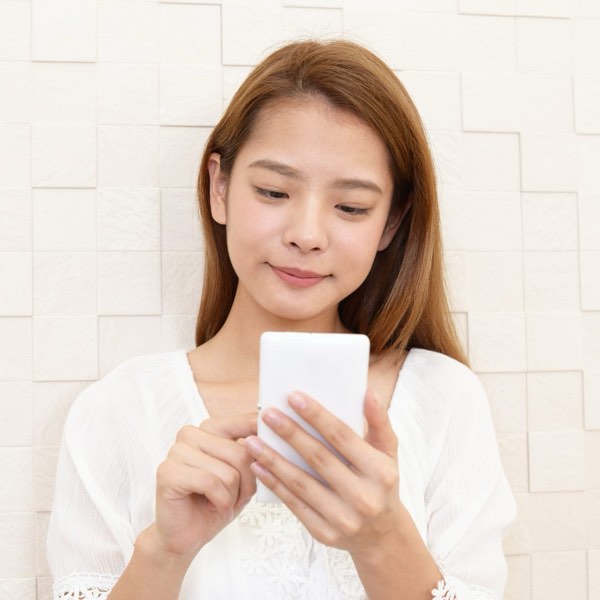 揭秘日本人的手機拿法:左手還是右手?跟其他國家有何不同?